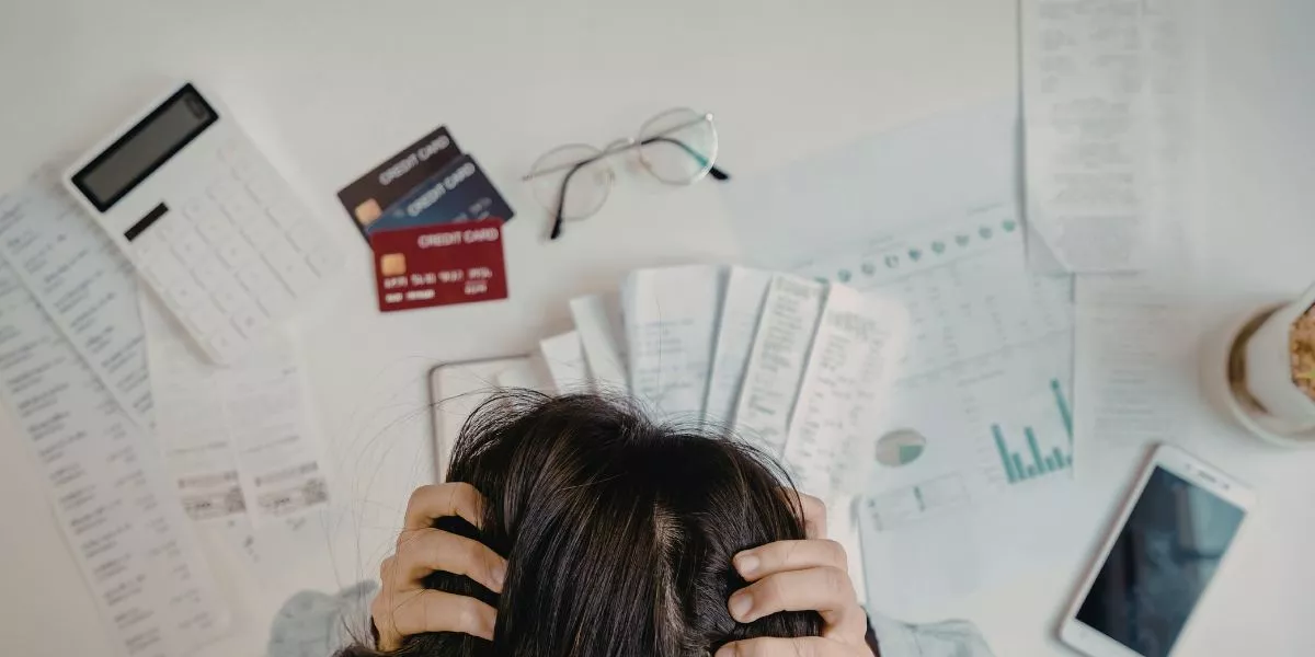 estrés financiero